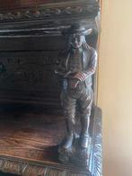 Armoire ancienne avec sculptures, Enlèvement