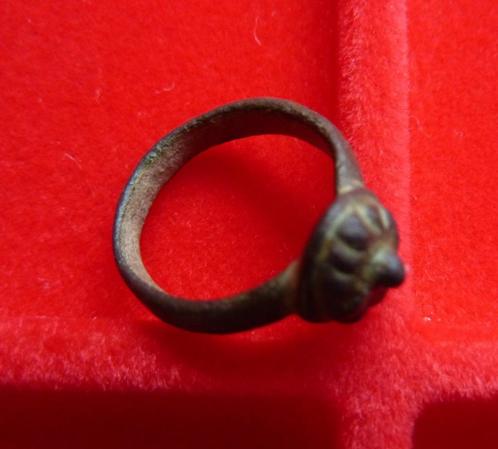 Oude ring - Waarschijnlijk islamitisch (Servië), Handtassen en Accessoires, Antieke sieraden, Ring, Brons, Ophalen of Verzenden