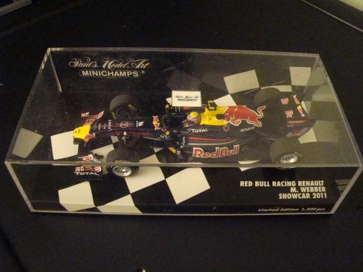 1/43 Minichamps Red Bull Racing Renault showcar 2011, Hobby en Vrije tijd, Modelauto's | 1:43, Zo goed als nieuw, Auto, MiniChamps