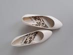 Witte pumps maat 37, Ophalen of Verzenden, Zo goed als nieuw, Pumps