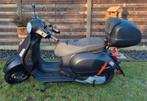 Vespa 300gts supersport, 2023, met topkoffer en gps, Comme neuf, Enlèvement, Essence
