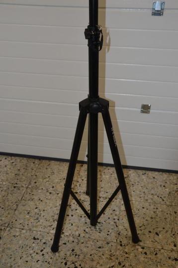 2 X LICHTSTATIEVEN MET MET 2 T BAREN EN TRANSPORTZAK beschikbaar voor biedingen