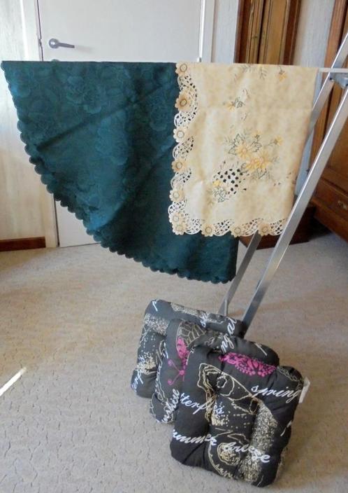 LOT DE 3 COUSSINS et 2 NAPPES - NEUF, Huis en Inrichting, Tafelkleden, Nieuw, Vierkant, Binnen, Buiten, Ophalen