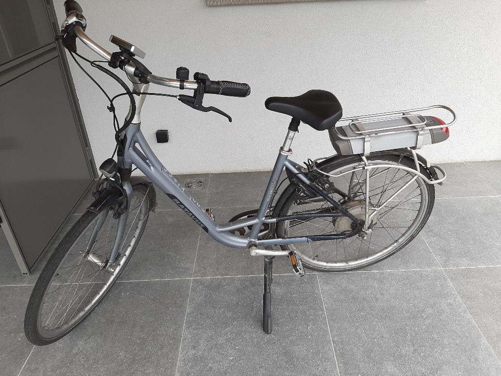 Elektrische damesfiets, Fietsen en Brommers, Ophalen, Gebruikt, Velgrem, 47 tot 50 cm