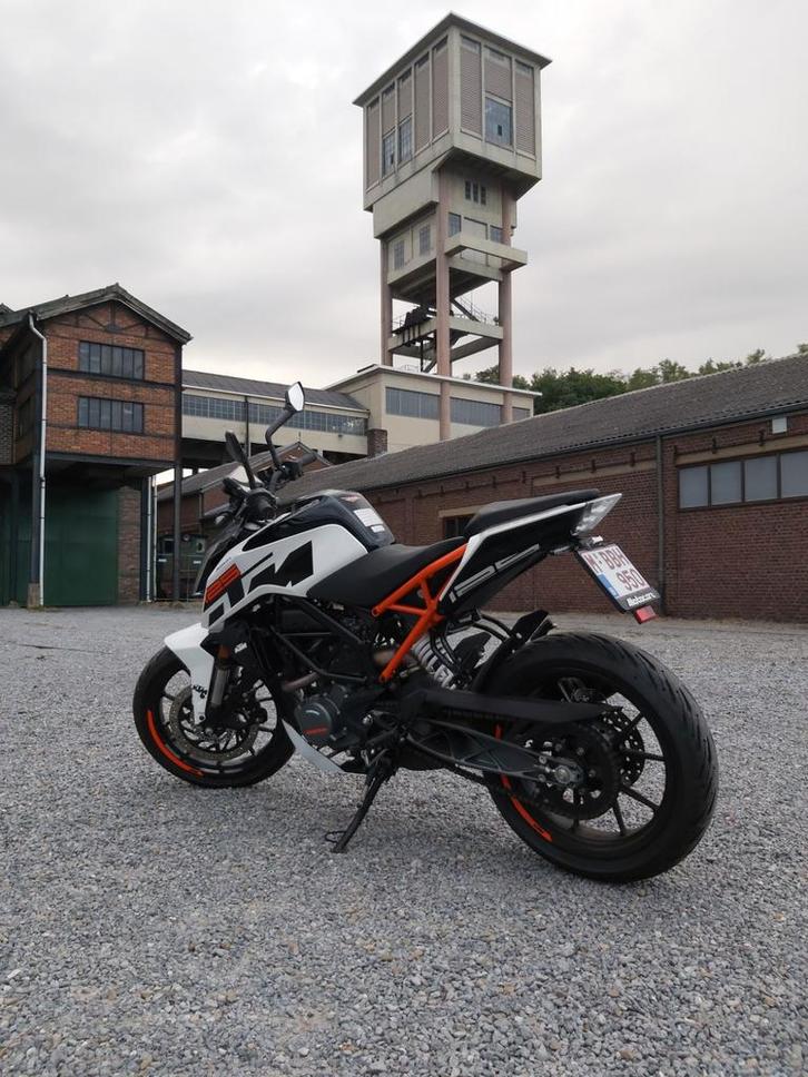 Ktm duke 125 2021 slechts 1350 km!!!, Fietsen en Brommers, Brommers | Derbi, Ophalen