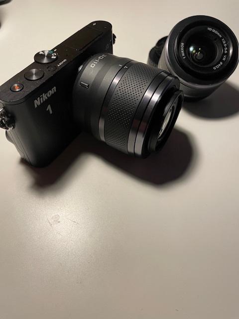Nikon 1 J3 + 10.30 en 30.110 mm. lenzen, Audio, Tv en Foto, Fotocamera's Digitaal, Ophalen of Verzenden, Zo goed als nieuw, Nikon