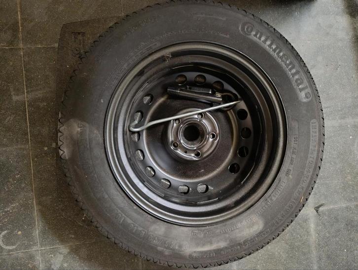 Rou de secours Nissan Juke + tapis pour coffre officiel, Autos : Pièces & Accessoires, Pneus & Jantes, Enlèvement