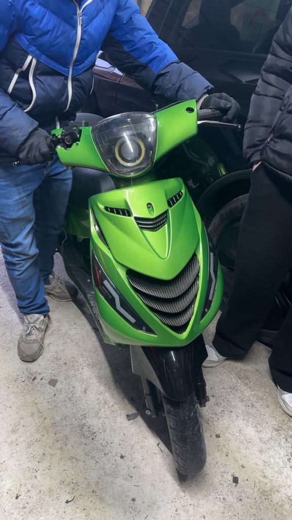 Piaggio zip 2takt 70cc, Fietsen en Brommers, Scooters | Piaggio, Zo goed als nieuw, Zip, Ophalen