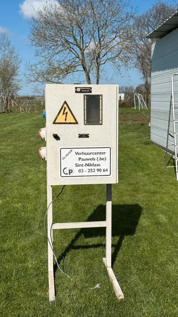 Werfkast, Doe-het-zelf en Bouw, Elektriciteit en Kabels, Zo goed als nieuw, Ophalen