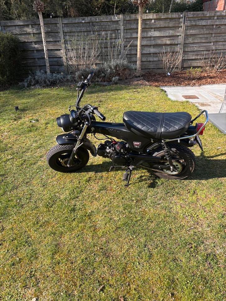 Skyteam dax 50 cc b-klasse zwart, Fietsen en Brommers, Brommers | Honda, Zo goed als nieuw, Ophalen