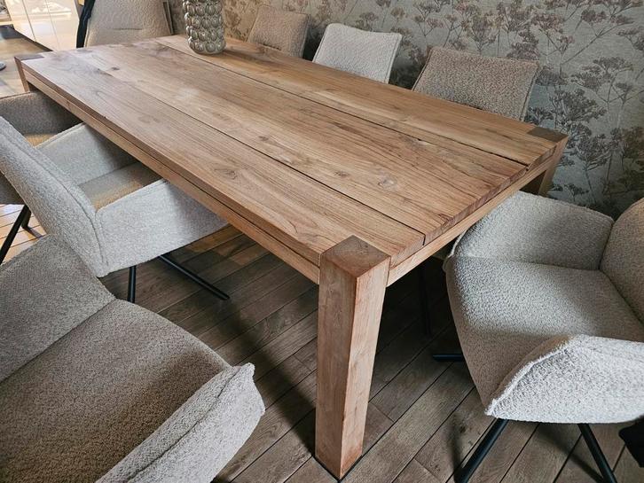 Mooie massieve teaktafel – echte eyecatcher!, Huis en Inrichting, Tafels | Eettafels, Ophalen