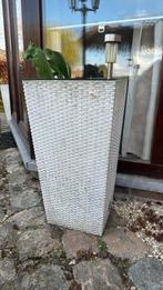 2 grote plastic plantenbakken van 32/32/60 cm, Ophalen, Gebruikt