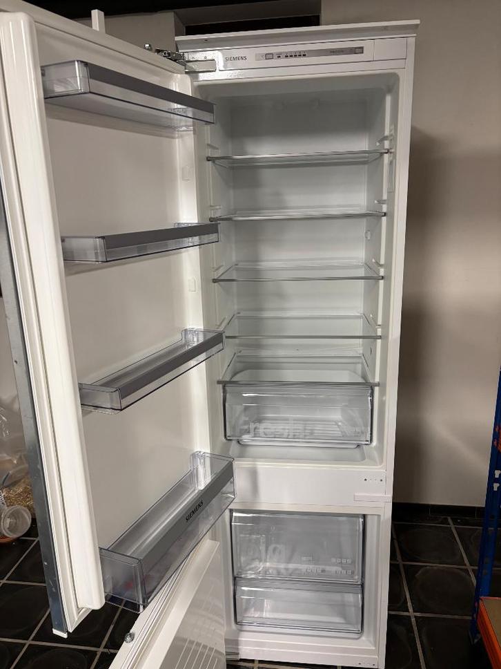Inbouw combi koelkast-diepvries Siemens, Elektronische apparatuur, Koelkasten en IJskasten, Zo goed als nieuw, Met aparte vriezer