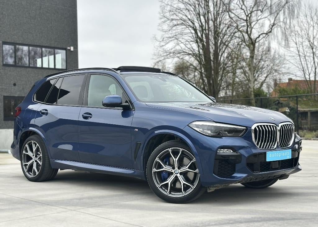 BMW X5 xDrive45e 2021 M Pack 72180km, Blauw, 41 g/km, Leder, Bedrijf