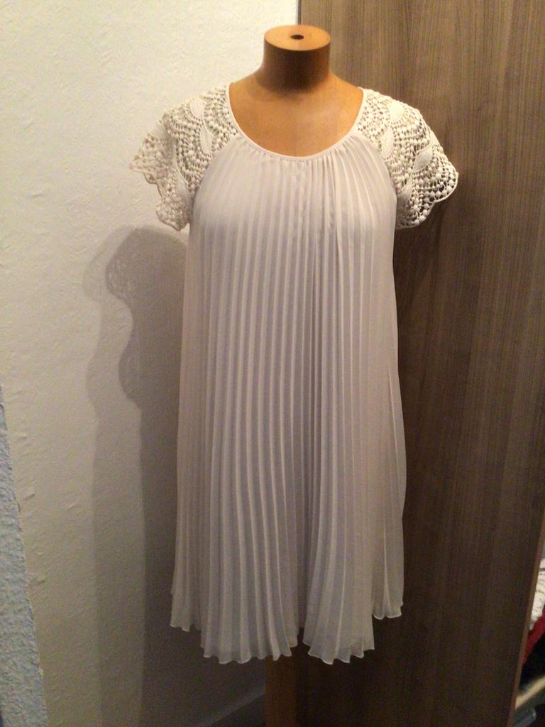 Zomers kleedje XS. MERK ZARA.Ercu kleur., Enlèvement, Comme neuf