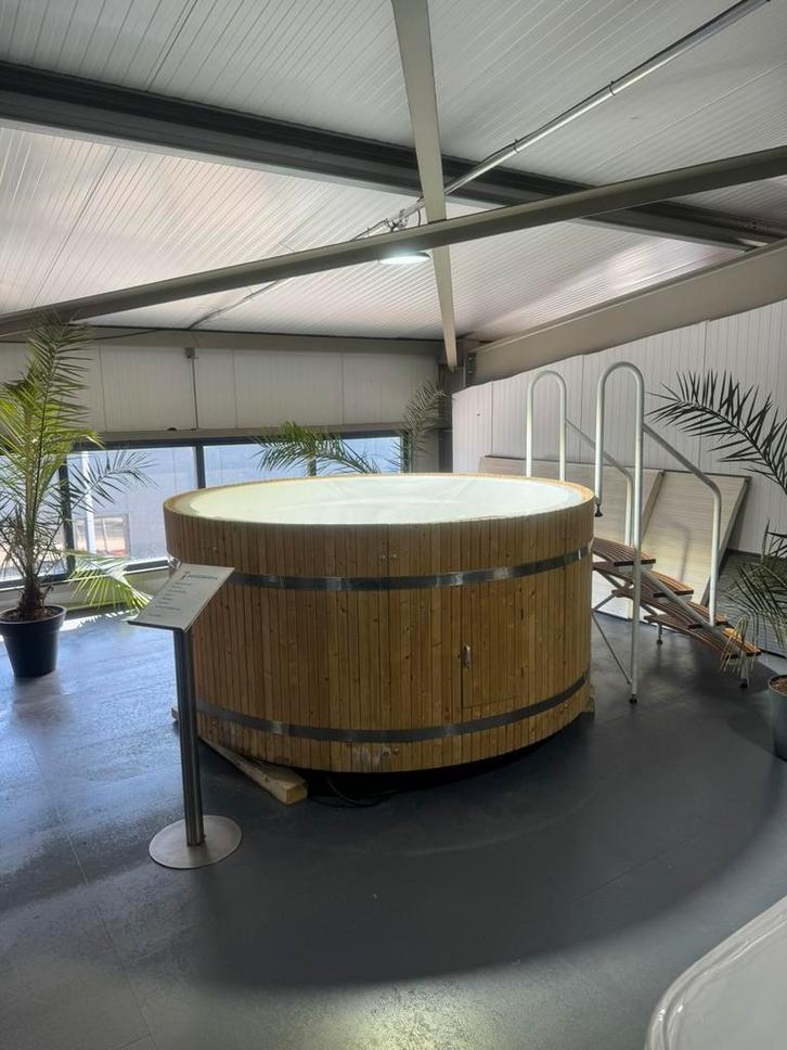 Balboa spa rond plug and play 1fase, Tuin en Terras, Bubbelbaden en Hottubs, Zo goed als nieuw, Vast, Afdekzeil, Filter, Trap