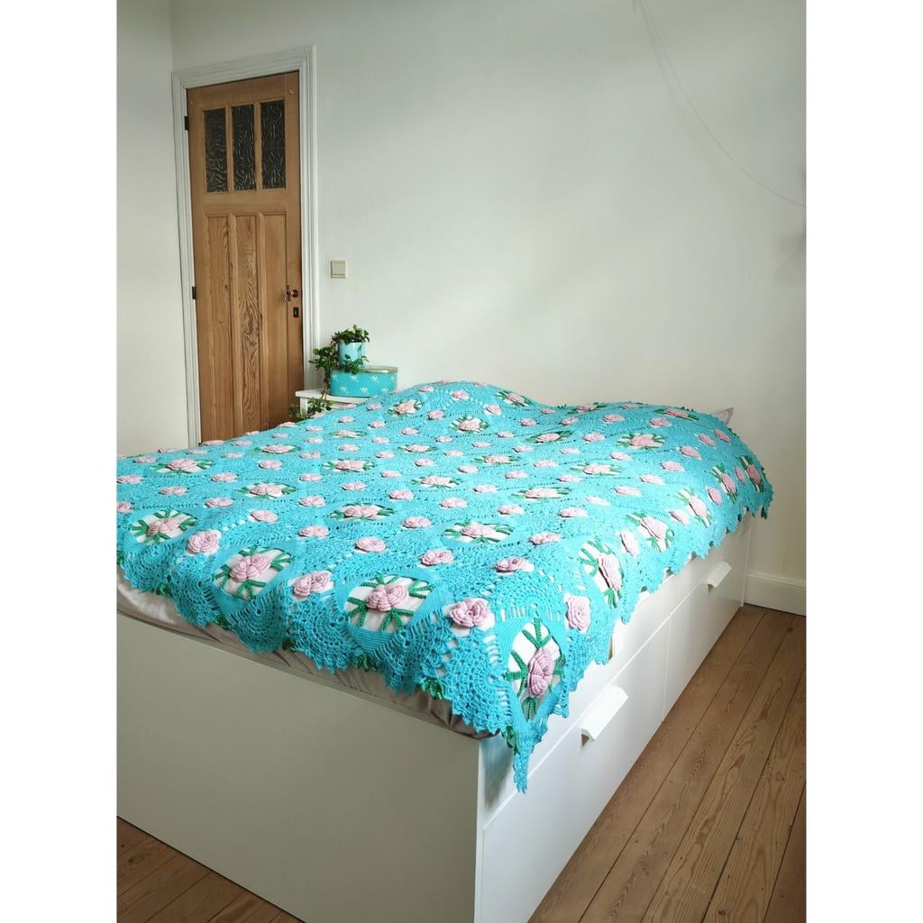 Vintage gehaakte bedsprei, Antiquités & Art, Antiquités | Vêtements et Textile, Enlèvement ou Envoi