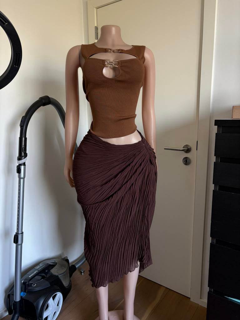 Paspop mannequin met zandlopersfiguur, Ophalen