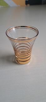 Petits verres a liqueur ou peket, Enlèvement