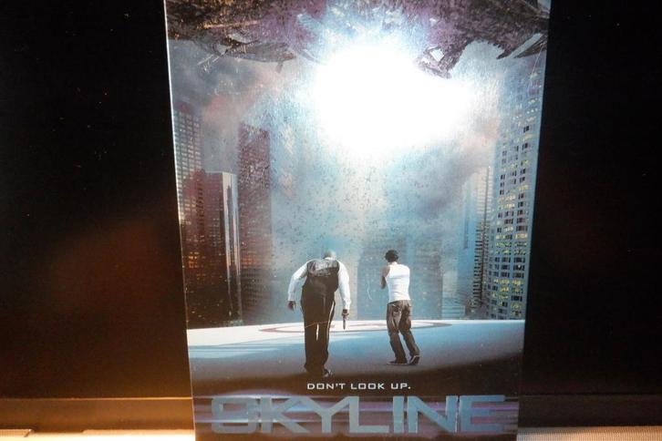 DVD Steel BOX Sky Line., CD & DVD, DVD | Horreur, Comme neuf, Monstres, À partir de 16 ans, Envoi