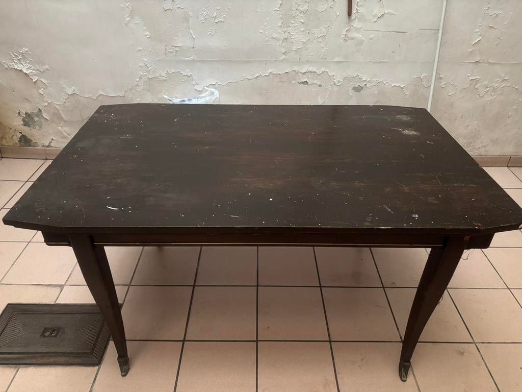 Table en bois, Enlèvement