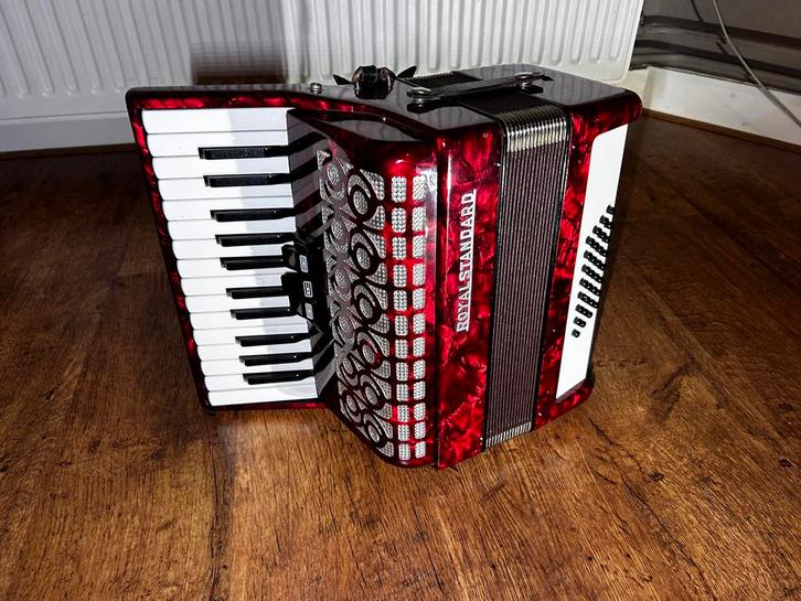 Accordéon Royal Standard 32 basse avec étui, Musique & Instruments, Accordéons, Comme neuf, 32 basses, Enlèvement ou Envoi