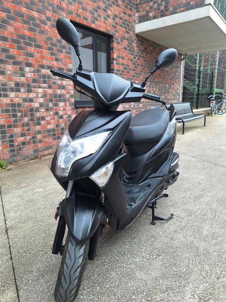 Te koop.
Agmbrash50.
A-klasse 25km zonder rijbewijs., Fietsen en Brommers, Brommers | Honda, Ophalen of Verzenden