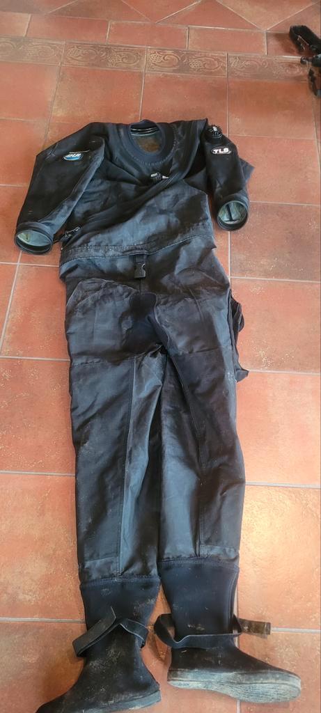 Combinaison étanche DUI TLS350 pour femme taille M, Sports nautiques & Bateaux, Plongée, Enlèvement ou Envoi