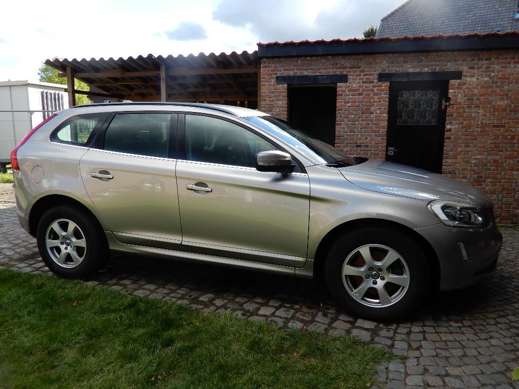 VOLVO XC 60, D4 Momentum, Cuir, Achat, Euro 6, Capteur de stationnement