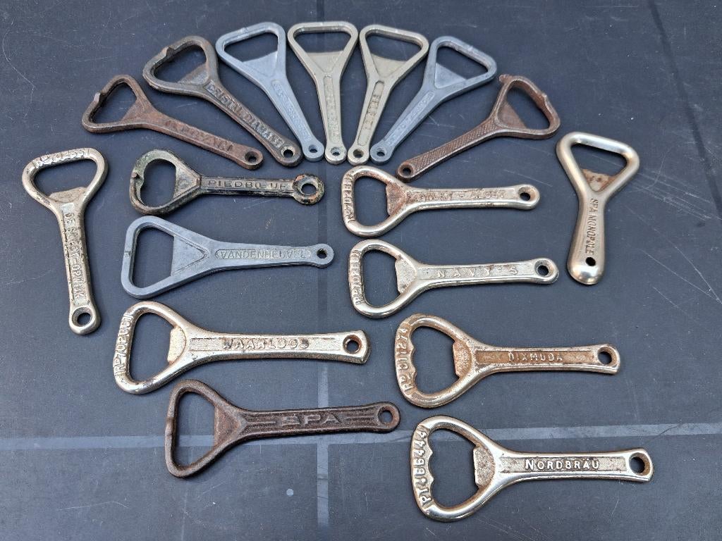 17 oude flessenopeners in lot, Ophalen of Verzenden, Gebruikt, Gebruiksvoorwerp