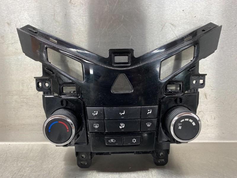 BEDIENINGSPANEEL VERWARMING Daewoo / Chevrolet Cruze, Gebruikt, Daewoo