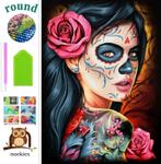 DIamond Painting tattoo vrouw 40x30cm (rond), Hobby en Vrije tijd, Knutselen, Verzenden, Nieuw, Knutselwerk