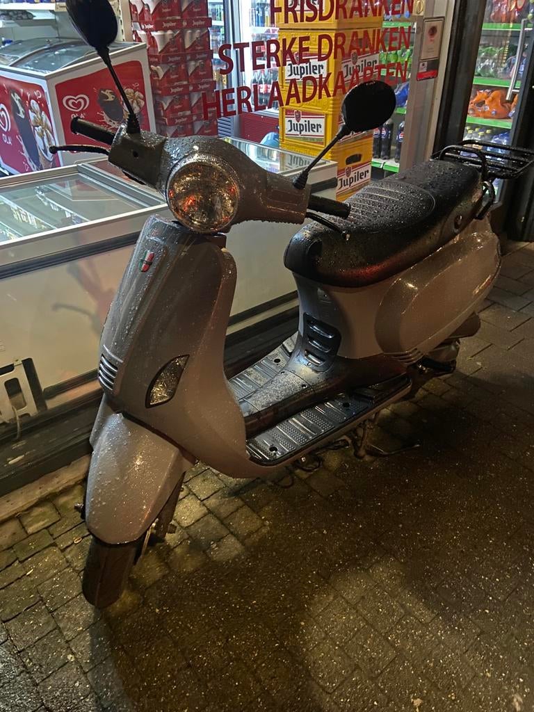 Gts toscana 50cc a klasse, Enlèvement, Comme neuf