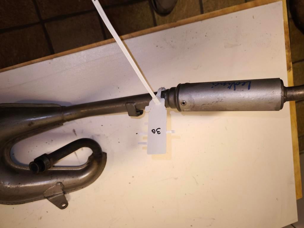 Honda wallaroo leovinci, Ophalen, Uitlaat