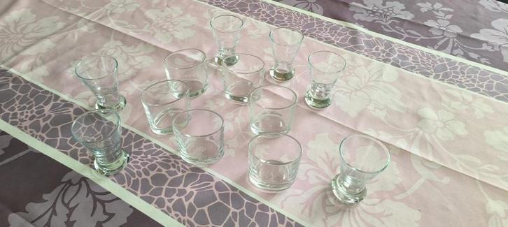 12 Borrel- of shotglaasjes (2 soorten), Verzamelen, Glas en Drinkglazen, Gebruikt, Borrel- of Shotglas, Ophalen of Verzenden