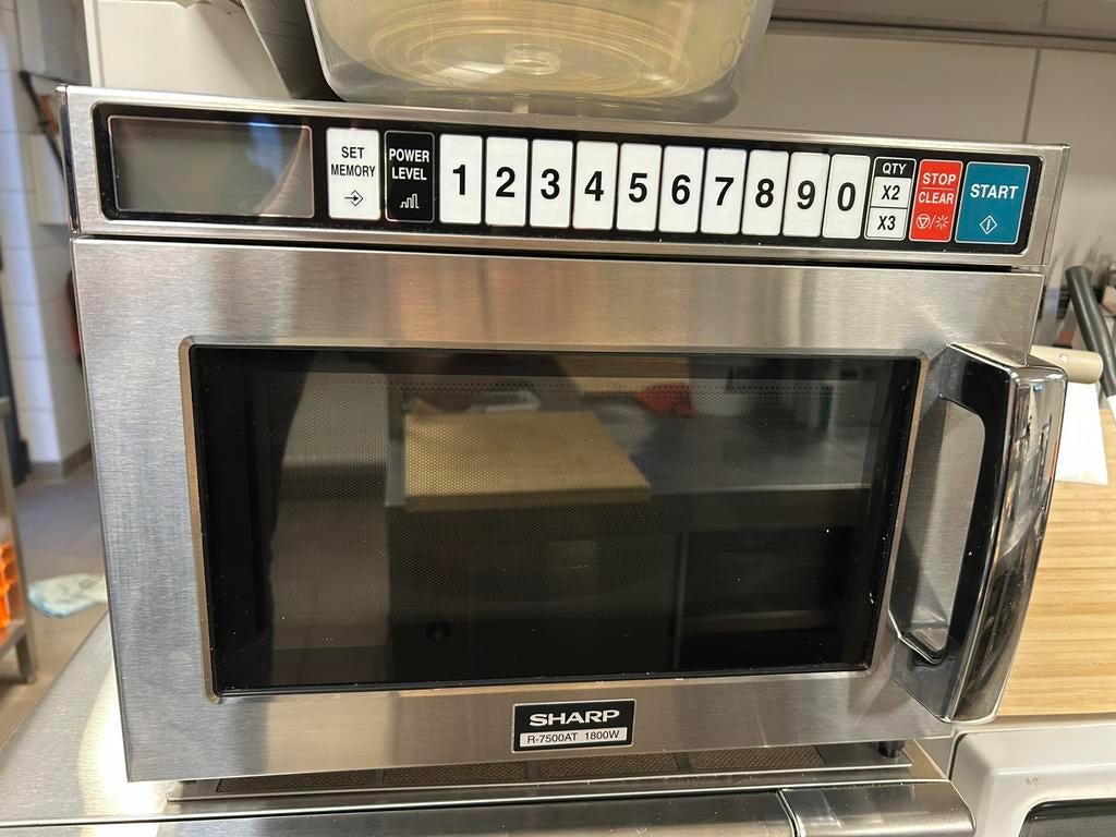 Microgolfoven sharp R7500AT, Ophalen, Zo goed als nieuw