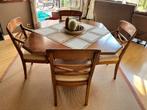 Eetkamer: vierkante tafel, 4 stoelen & kast, Huis en Inrichting, Ophalen, Zo goed als nieuw