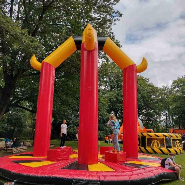 opblaasbare attractie, spelkussen: swing him off/slingerbal, Kinderen en Baby's, Speelgoed | Buiten | Springkussens, Zo goed als nieuw