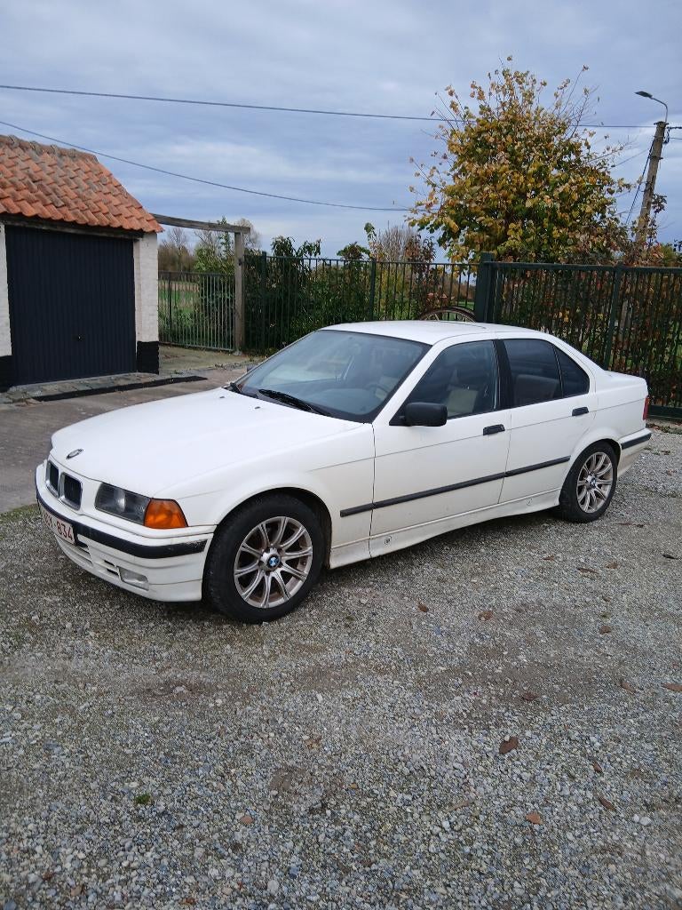 bmw e36 320i lpg, Autos, Cuir et Alcantara, Achat, 6 cylindres, Berline