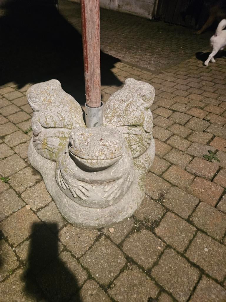 Parasolvoet kikkervorm zeeer zware steen, Tuin en Terras, Ophalen