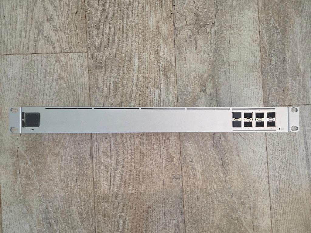Unifi USW Aggregation Switch 8 x 10G SFP+ poorten, Ophalen of Verzenden, Zo goed als nieuw