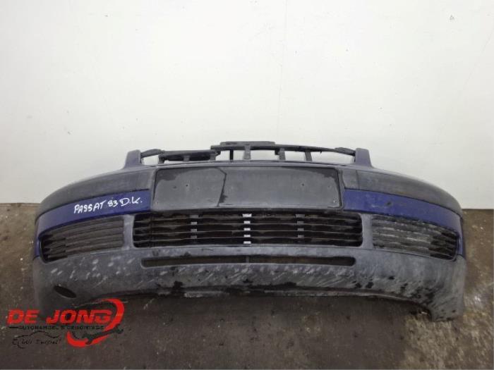 Voorbumper van een Volkswagen Passat (LA5E), Gebruikt, -, Volkswagen, -