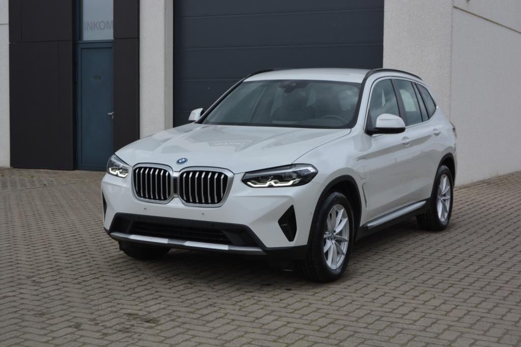 BMW X3 xDrive30e PHEV 292Pk Facelift Navi/Trekhaak/Mod:2023, Auto's, Automaat, 4 cilinders, 2000 kg, Wit