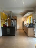 Cuisine équipée complète en très bon état avec îlot central, Autres couleurs, Bois, Enlèvement, Avec îlot