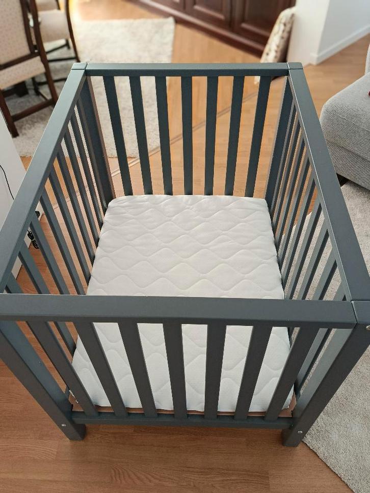 BOX GRIS POUR ENFANTS/PARC POUR BÉBÉS, Enfants & Bébés, Parcs, Comme neuf, Rectangulaire, Enlèvement