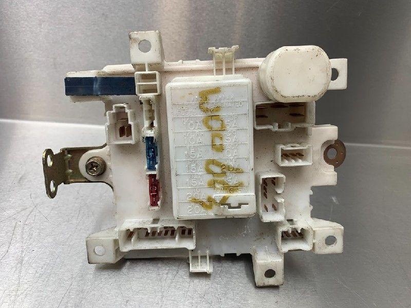 ZEKERINGKAST Mazda Demio MPV 1.3 16V (B3) (01-1996/07-2003), Auto-onderdelen, Elektronica en Kabels, Mazda, Gebruikt