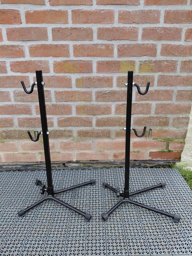 2 supports de stockage vélo + 2 supports roue avant offert, Vélos & Vélomoteurs, Enlèvement