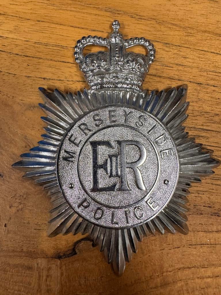 Plaque de casque UK Merseyside Police Mint, Collections, Enlèvement ou Envoi, Gendarmerie, Emblème ou Badge