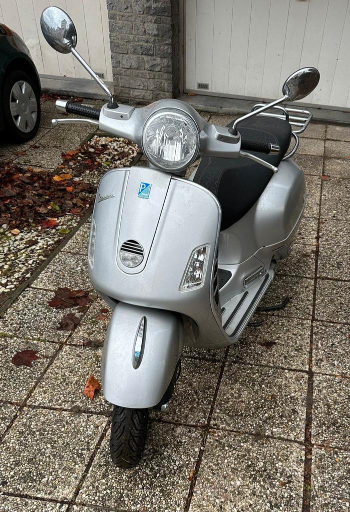 Vespa GTS 125, Fietsen en Brommers, Scooters | Vespa, Ophalen