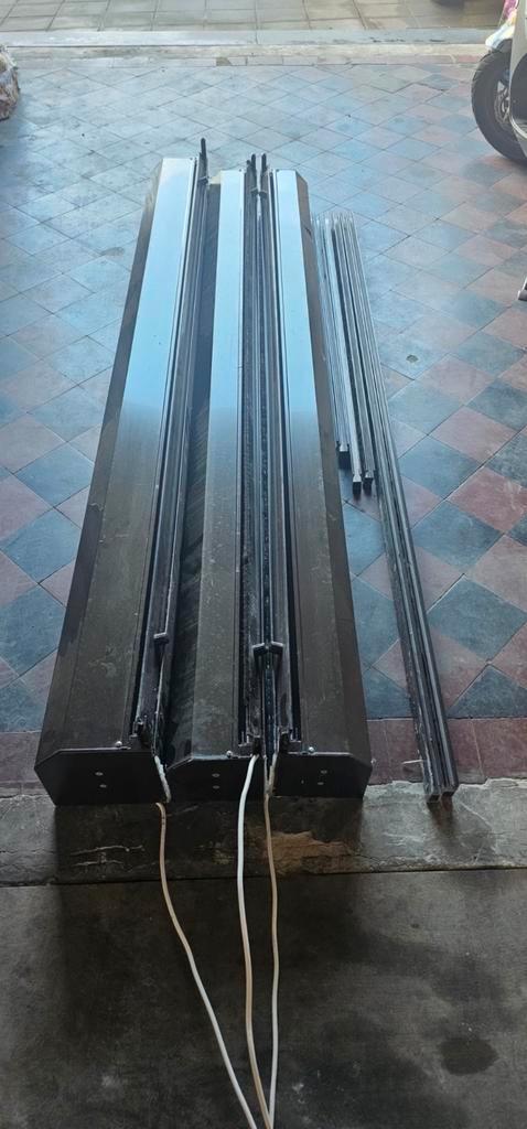 Volets roulants électriques avec télécommande, Doe-het-zelf en Bouw, Metalen, Ophalen